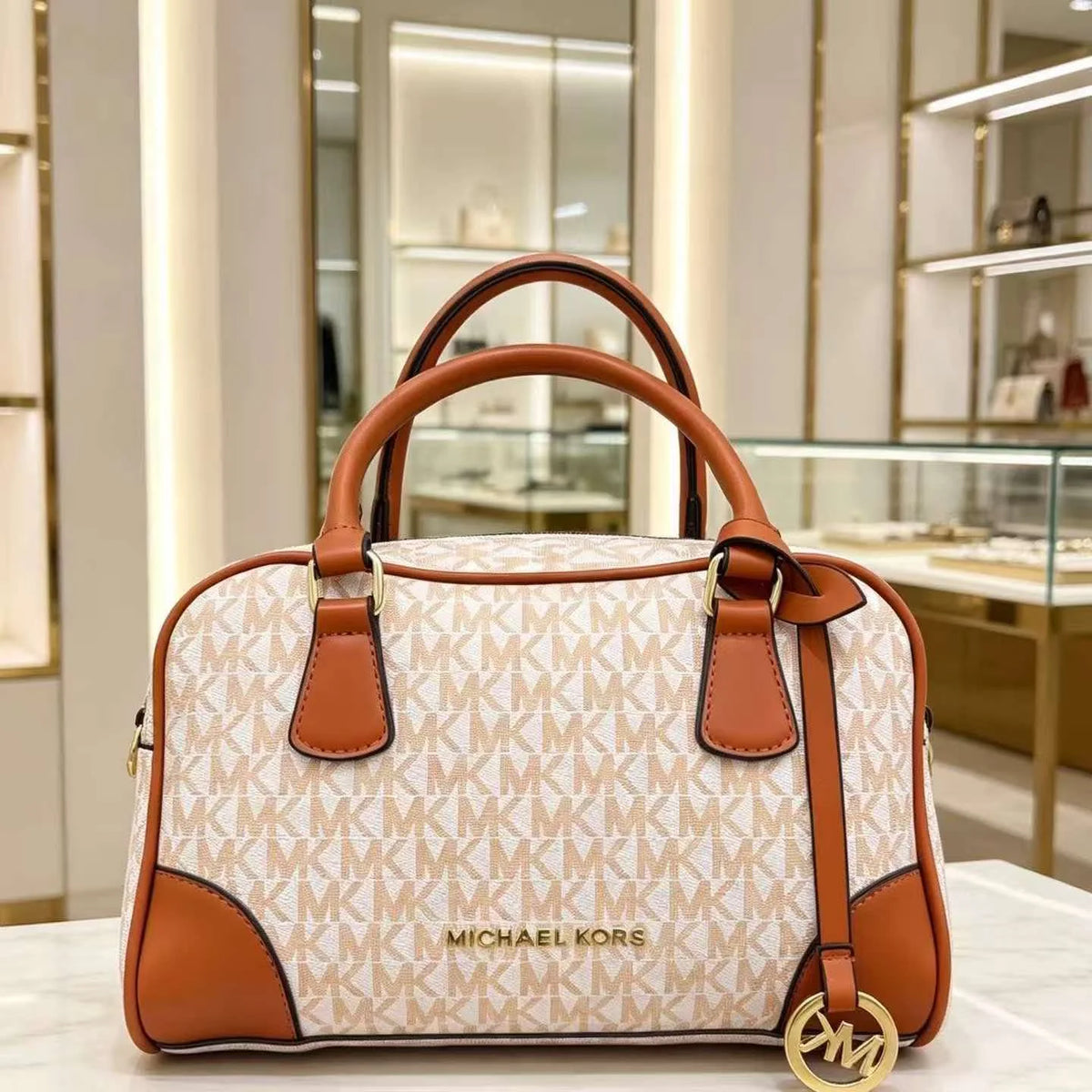 MK2026 New Michael Kors Wide Strap Shoulder Crossbody Bag for Women, High-End Feeling Crescent Underarm Saddle Bag