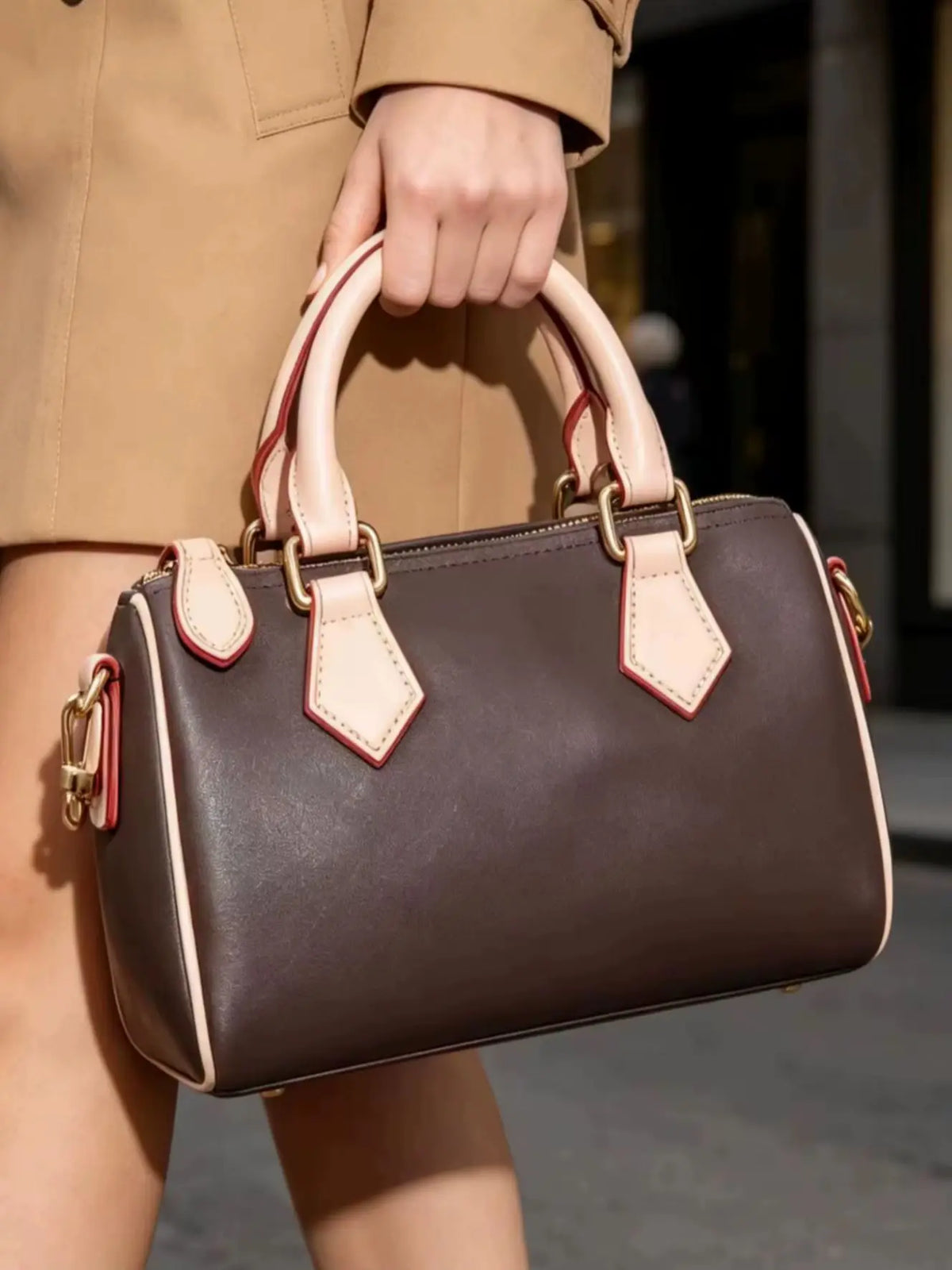 2026 New Women's Brown Handbag/Shoulder Bag/Crossbody Bag 16 x 10 x 7.5 cm