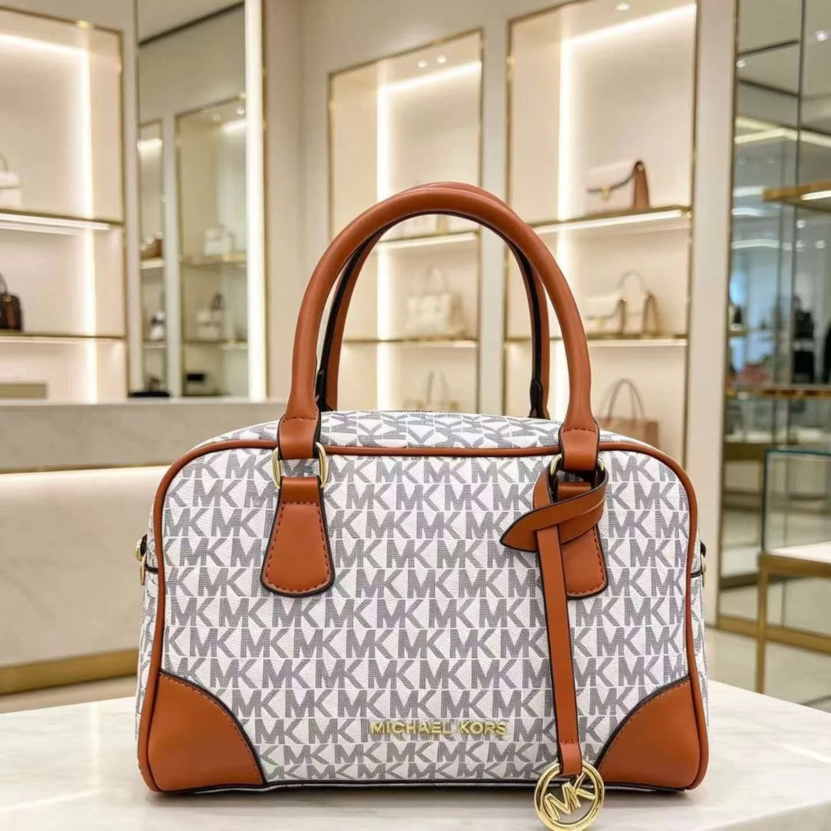 MK2026 New Michael Kors Wide Strap Shoulder Crossbody Bag for Women, High-End Feeling Crescent Underarm Saddle Bag