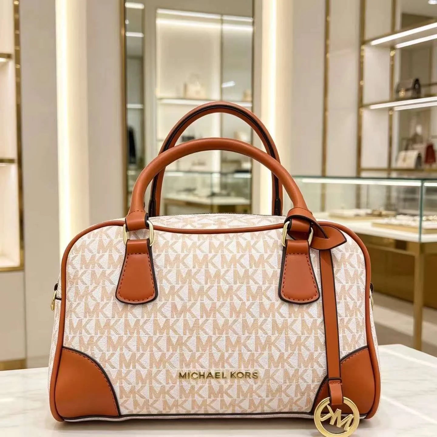 MK2026 New Michael Kors Wide Strap Shoulder Crossbody Bag for Women, High-End Feeling Crescent Underarm Saddle Bag