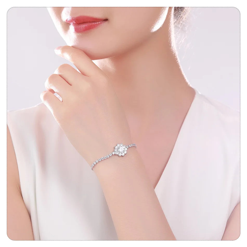 925 sterling silver inlaid two carat moissanite sunflower bracelet flower bracelet, elegant and luxurious handmade jewelry, the best gift for women's pull-out Valentine's Day