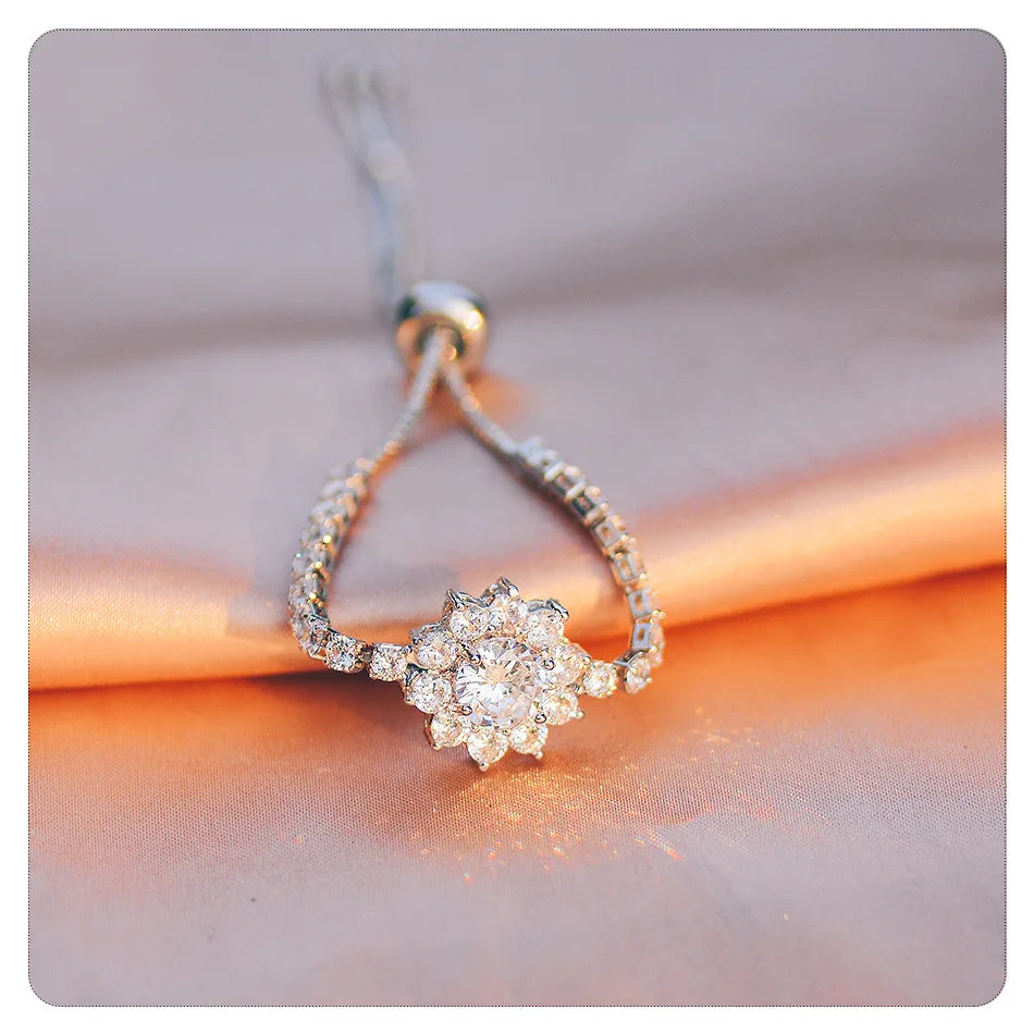 925 sterling silver inlaid two carat moissanite sunflower bracelet flower bracelet, elegant and luxurious handmade jewelry, the best gift for women's pull-out Valentine's Day