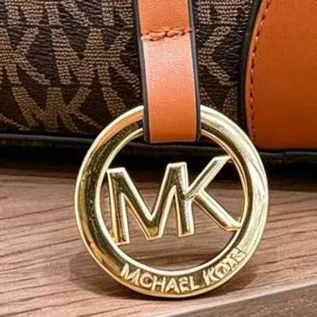 MK2026 New Michael Kors Wide Strap Shoulder Crossbody Bag for Women, High-End Feeling Crescent Underarm Saddle Bag