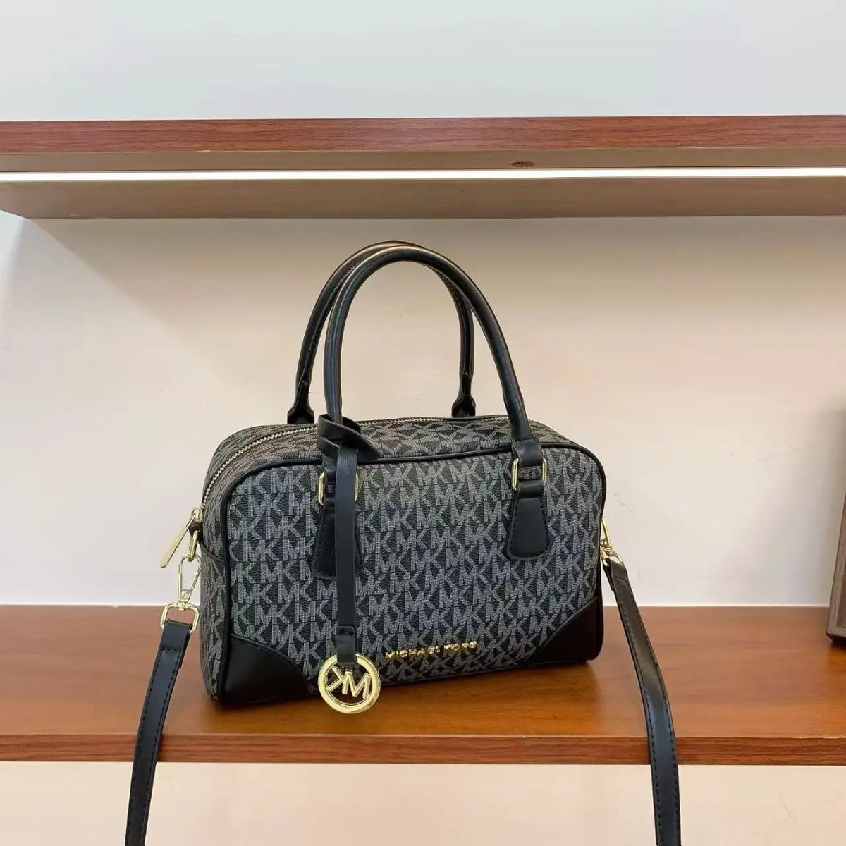 MK2026 New Michael Kors Wide Strap Shoulder Crossbody Bag for Women, High-End Feeling Crescent Underarm Saddle Bag