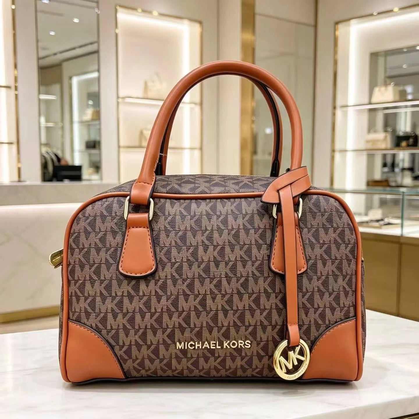 MK2026 New Michael Kors Wide Strap Shoulder Crossbody Bag for Women, High-End Feeling Crescent Underarm Saddle Bag